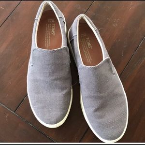 Gray Toms slip on size 7.5